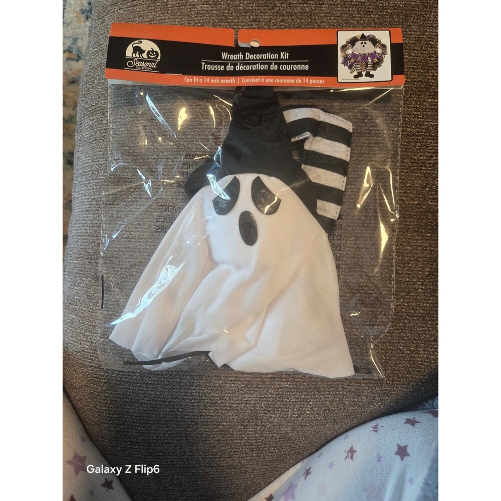 Kids White & Black Ghost Wreath Decoration Kit
